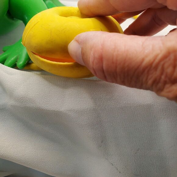 Fisher Price Vintage Jumping Frisky Frog 1971 No Box Original Pump Cracked Retro - Picture 10 of 10